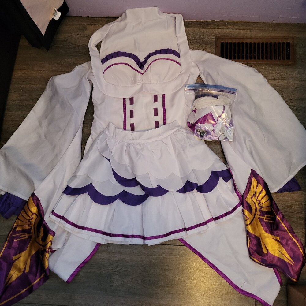 Emilia Re:Zero cosplay